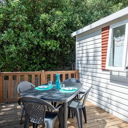 Mobil Sur Avec Piscine 4*