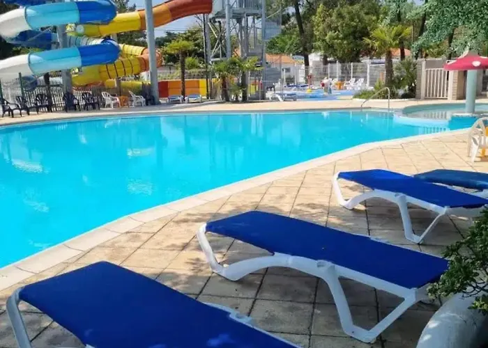 Kemping Mobil Sur Avec Piscine