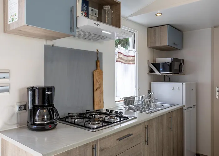 Kemping Mobil Sur Avec Piscine