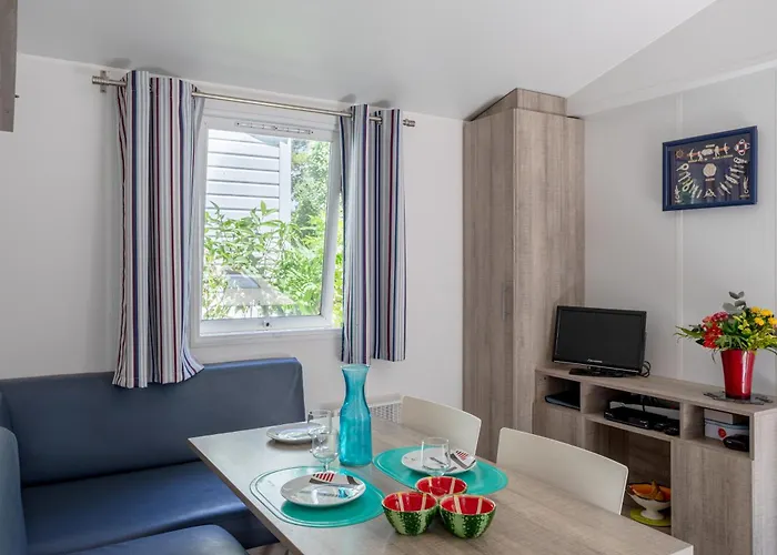 Kemping Mobil Sur Avec Piscine