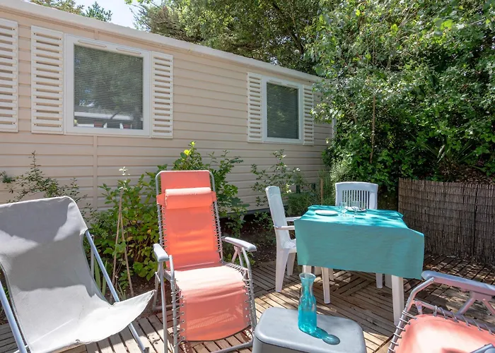 Mobil Sur Avec Piscine 4*