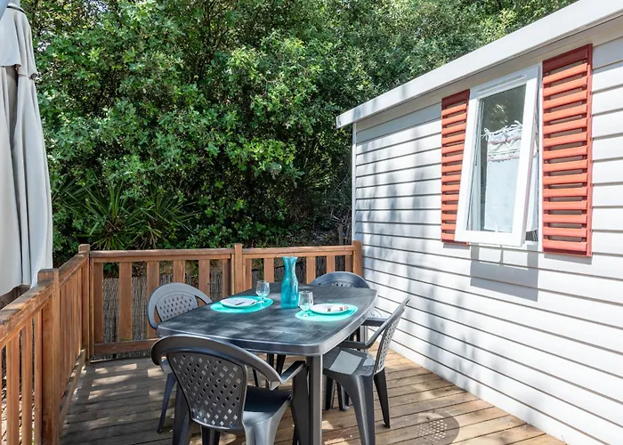 Mobil Sur Avec Piscine 4*