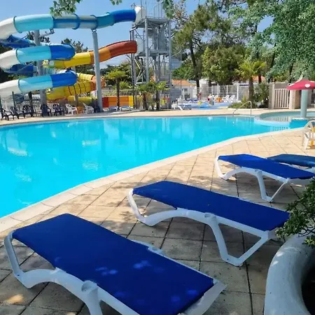 Campsite Mobil Sur Avec Piscine