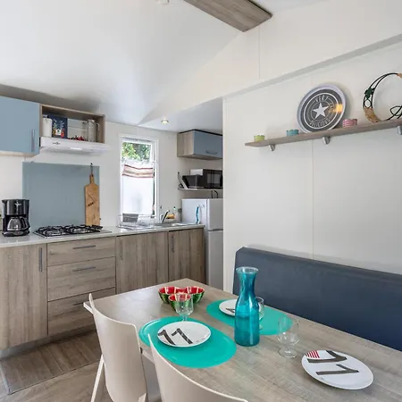 Mobil Sur Avec Piscine